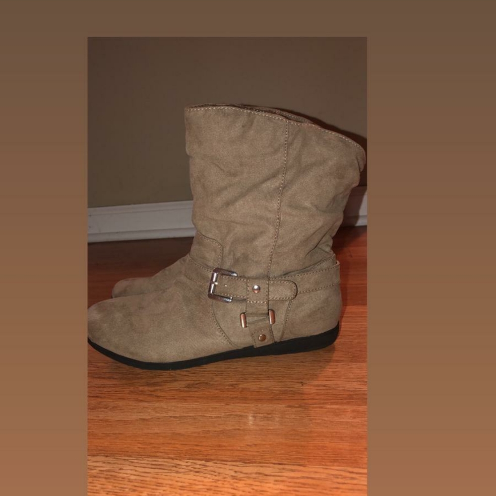 BOOTS - Picture 7 of 7